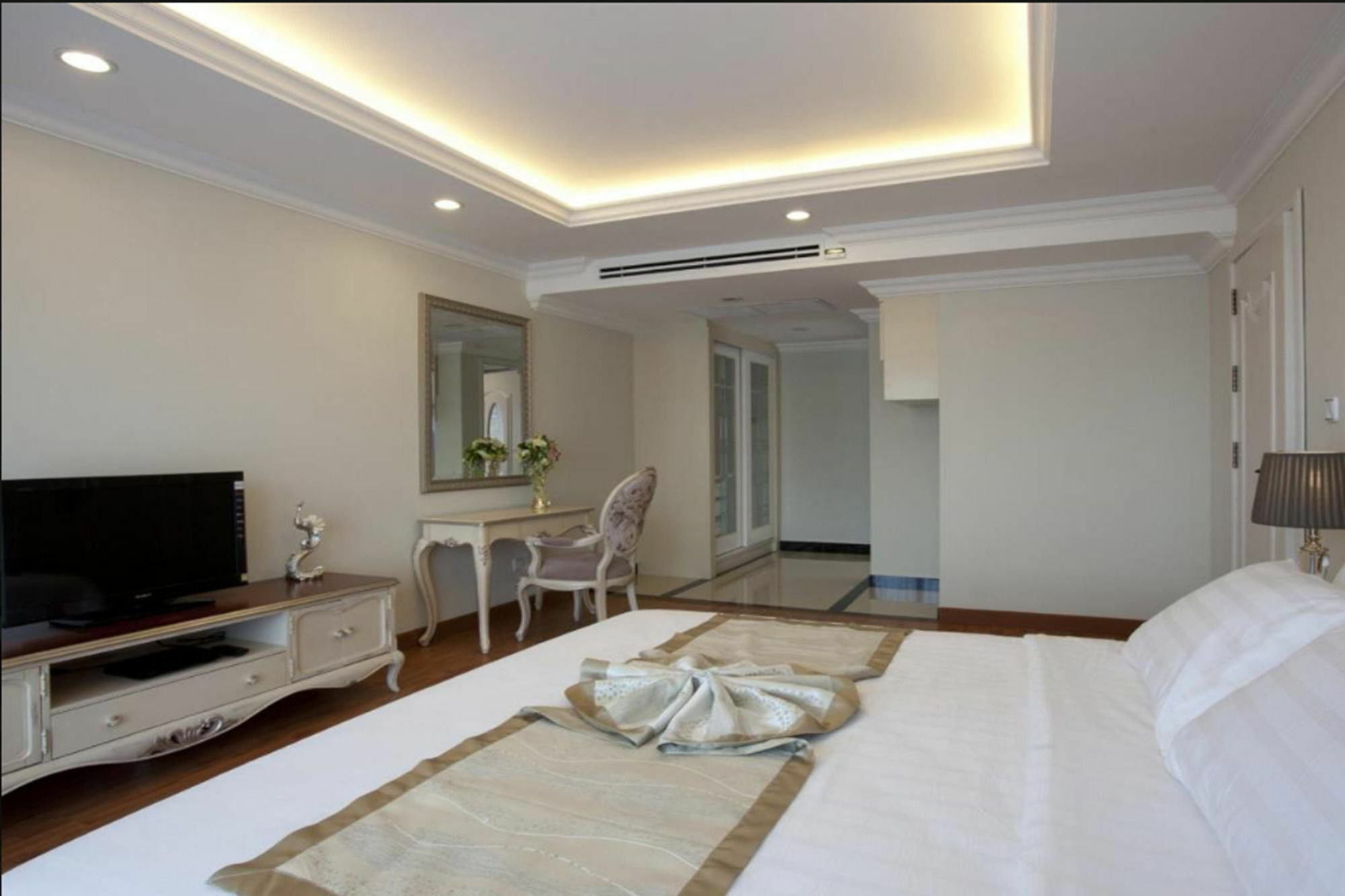 Lk Noble Suite Pattaya Buitenkant foto