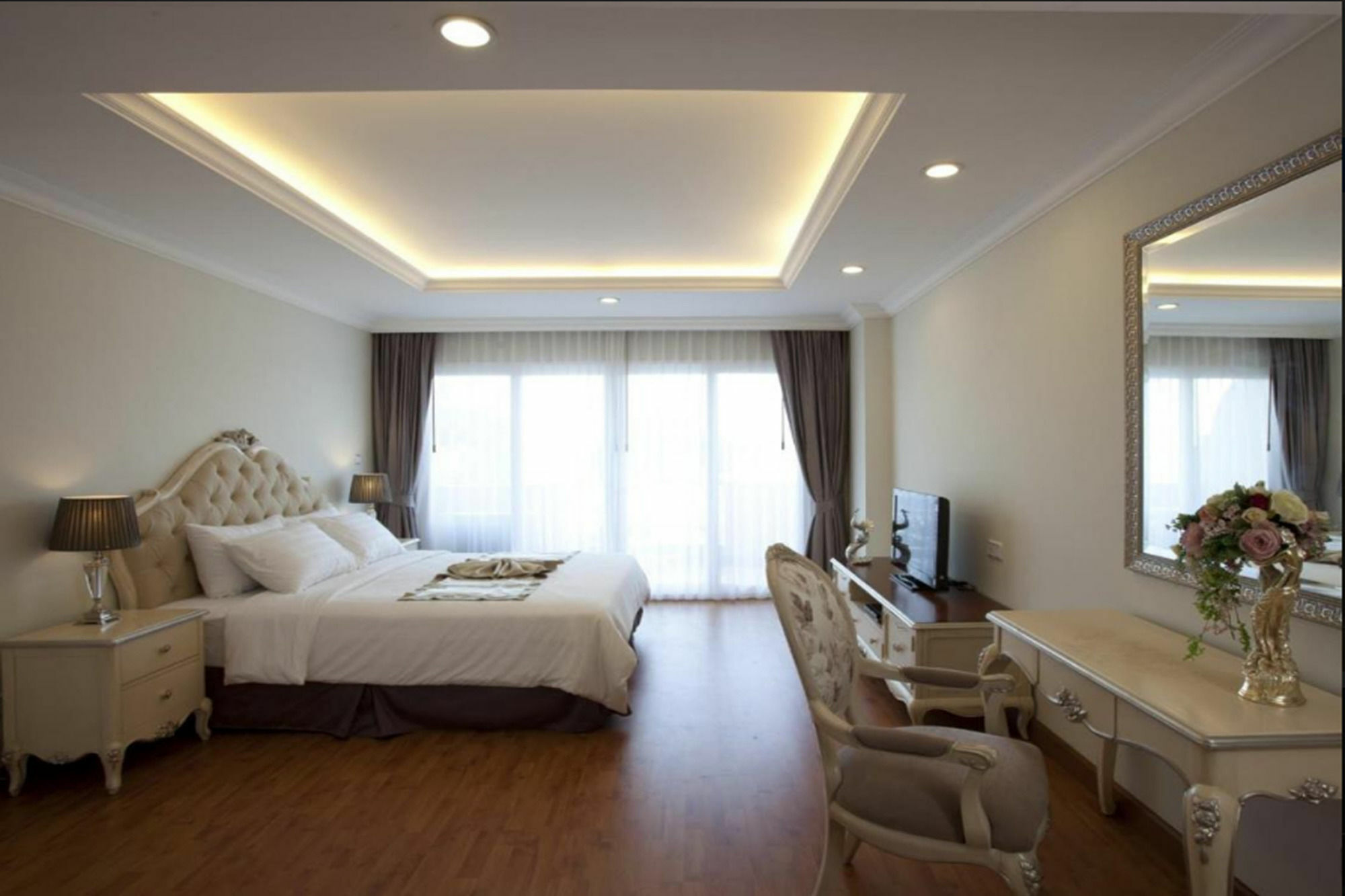 Lk Noble Suite Pattaya Buitenkant foto