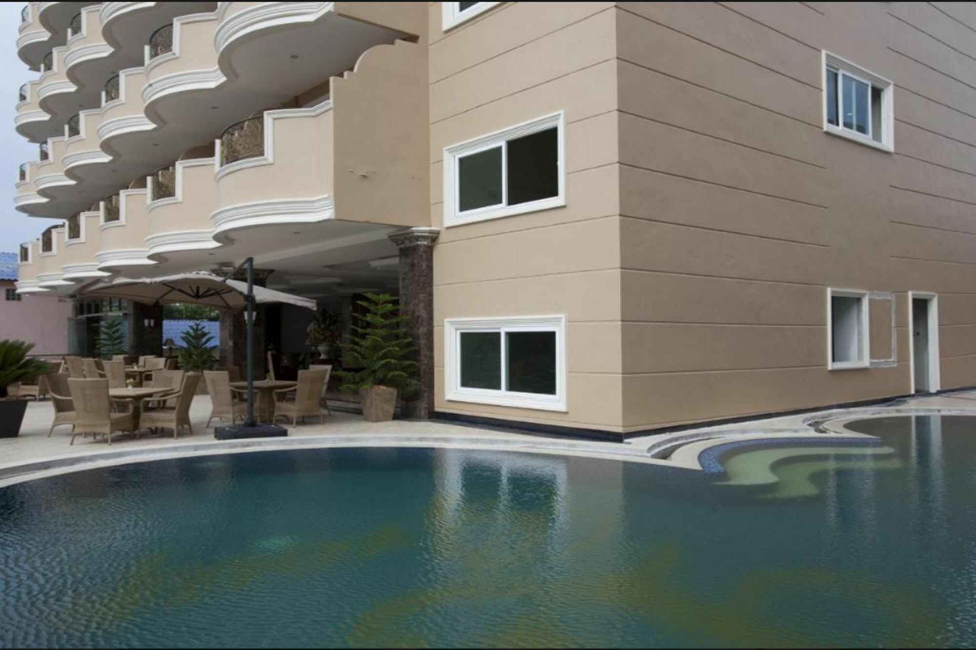 Lk Noble Suite Pattaya Buitenkant foto