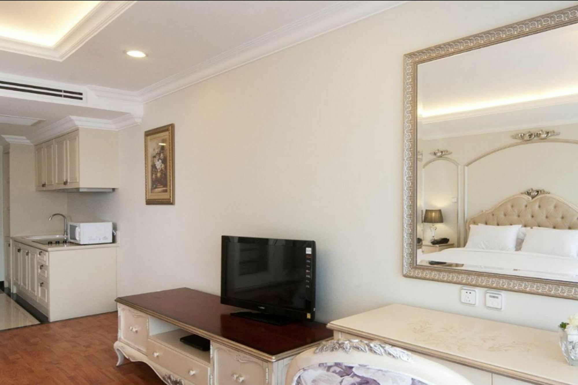 Lk Noble Suite Pattaya Buitenkant foto