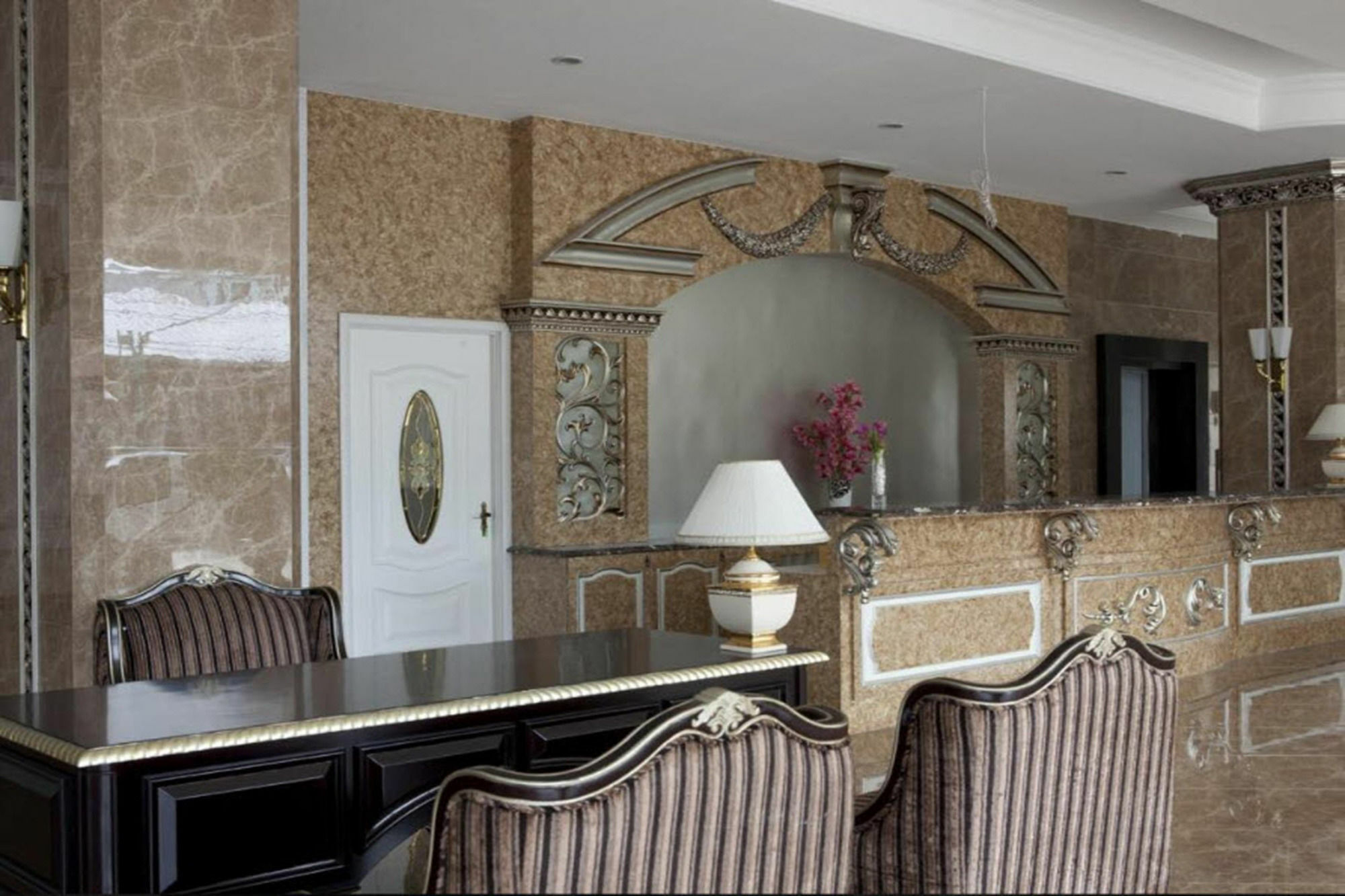 Lk Noble Suite Pattaya Buitenkant foto